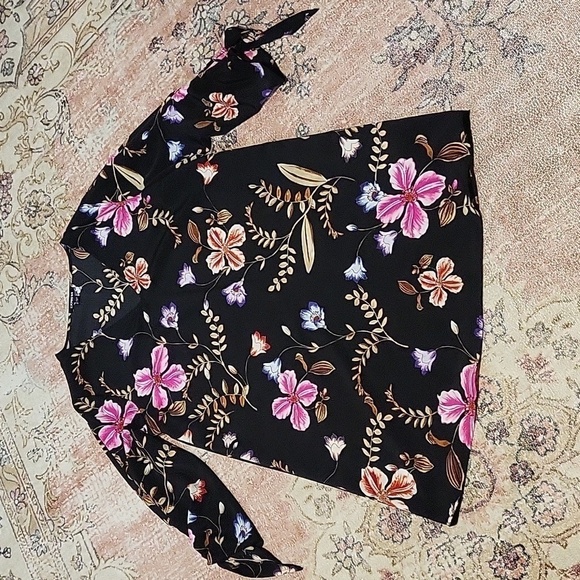 Express Black Floral V-Neck 3/4 Sleeve Shift Mini Dress with Tie Detail - Size M - Picture 10 of 10